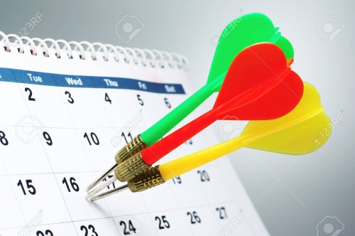 25866190-image-concept-d-emploi-du-temps-charge-en-tenir-trois-fleches-dans-le-calendrier.jpg